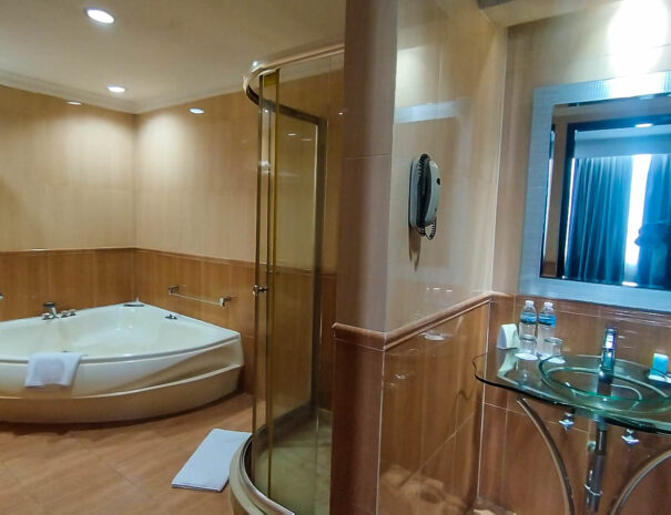 310- jacuzzi